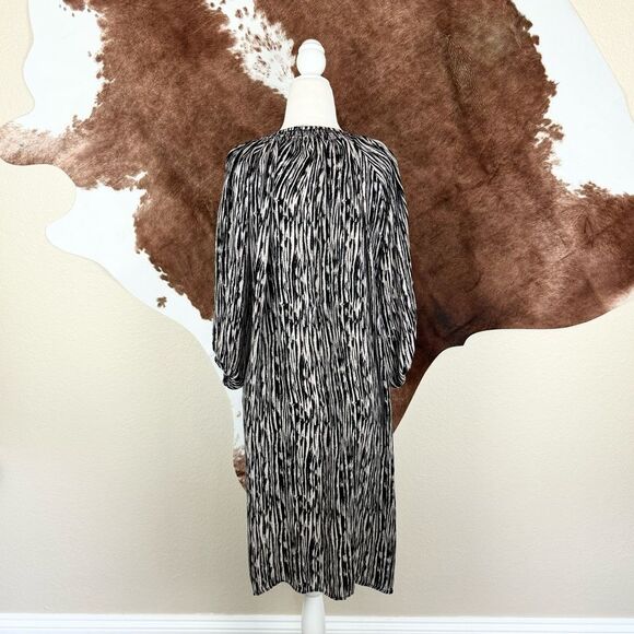 Tucker Women Black-Beige 100% Silk V-Neck Long Sleeve Tie Waist Dress Size M - Picture 2 of 8